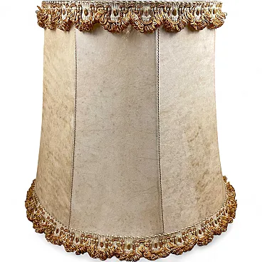 Paralume impero vintage in pergamena con frange color crema, luce tradizionale