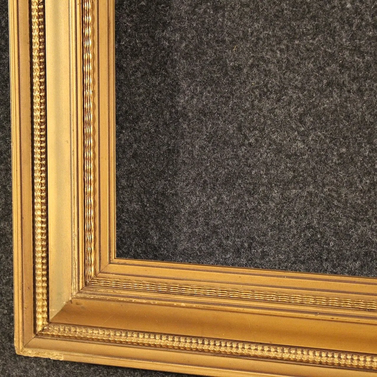 Italian gilt wood and plaster frame from the 20th century 5
