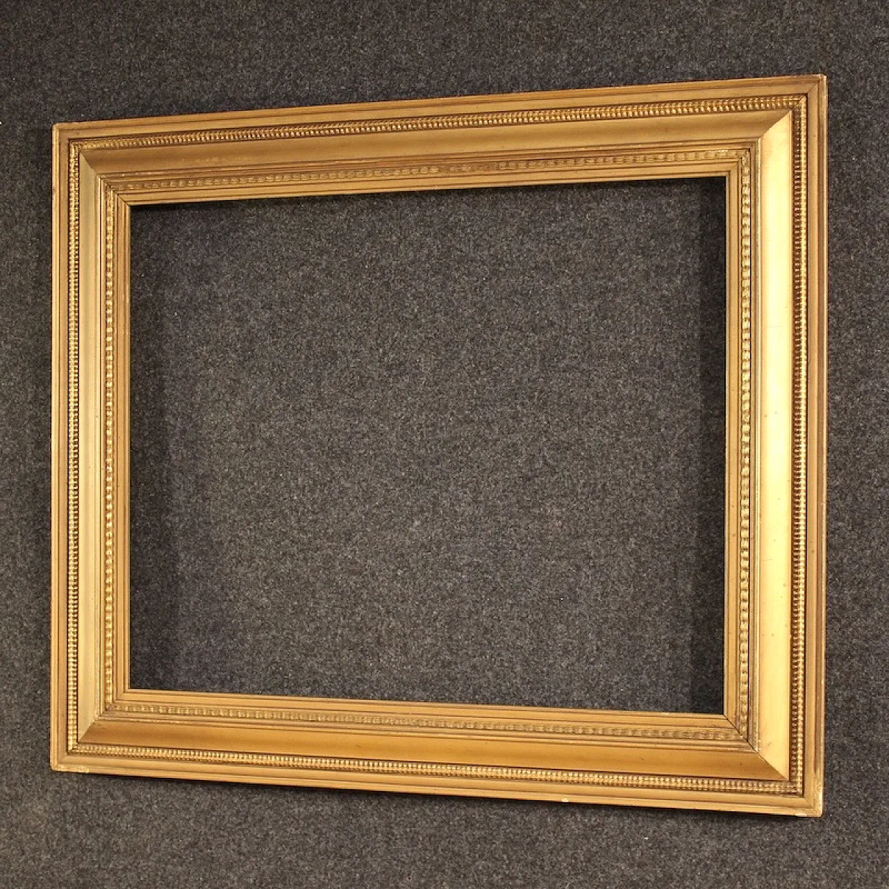 Italian gilt wood and plaster frame from the 20th century 10