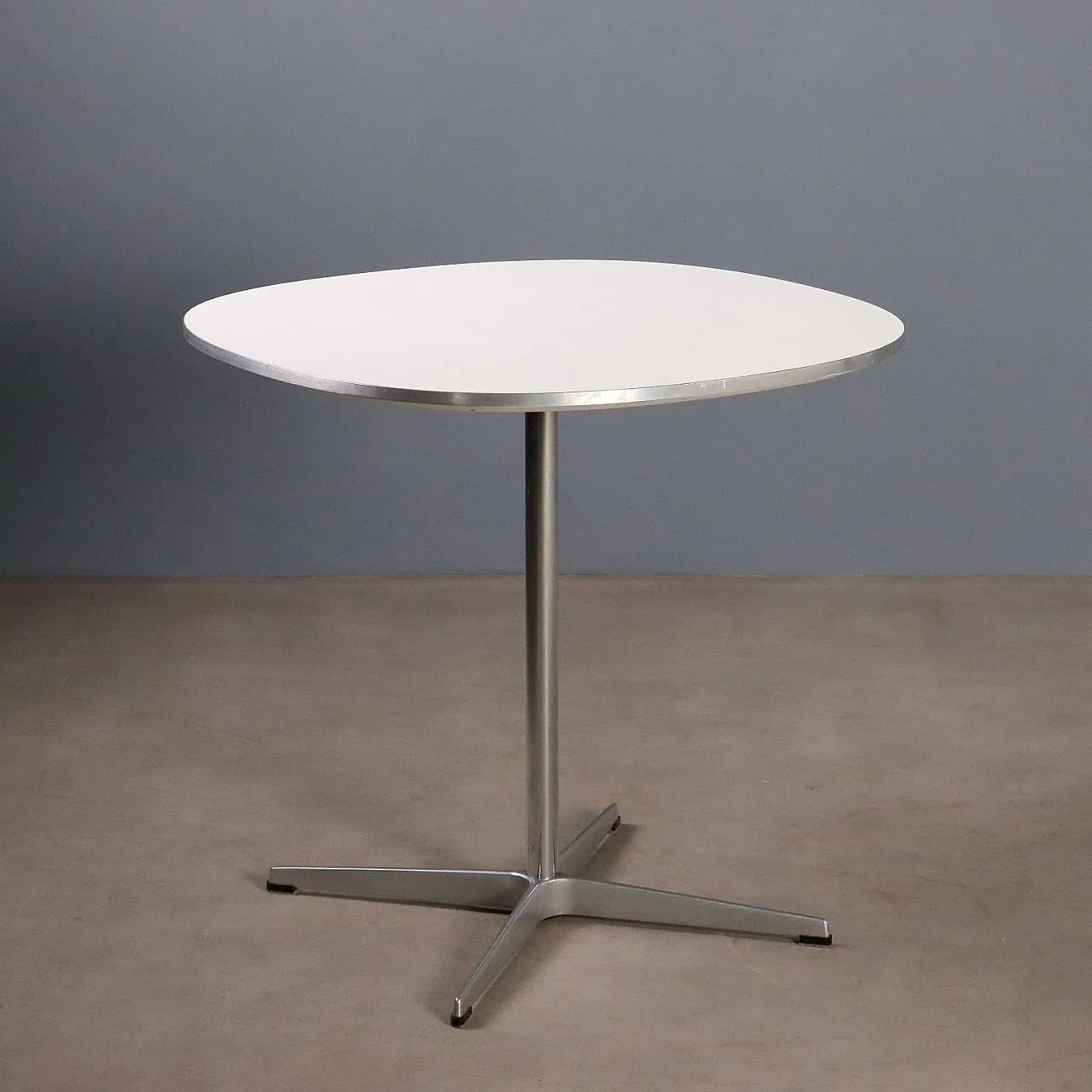 Fritz Hansen table, 20th century 1
