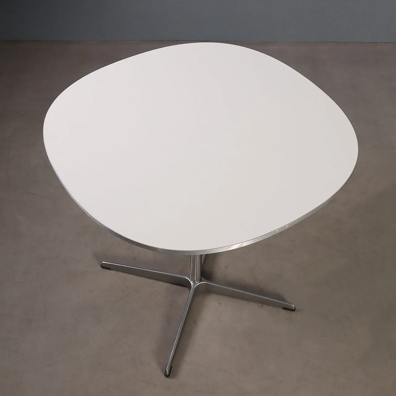 Fritz Hansen table, 20th century 8