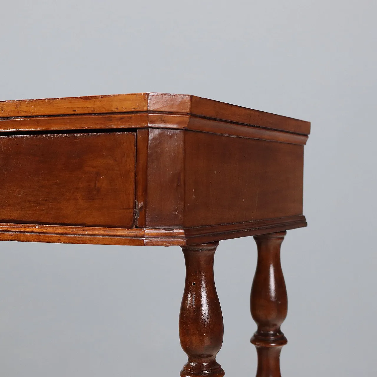 Walnut work table, 19th century 6