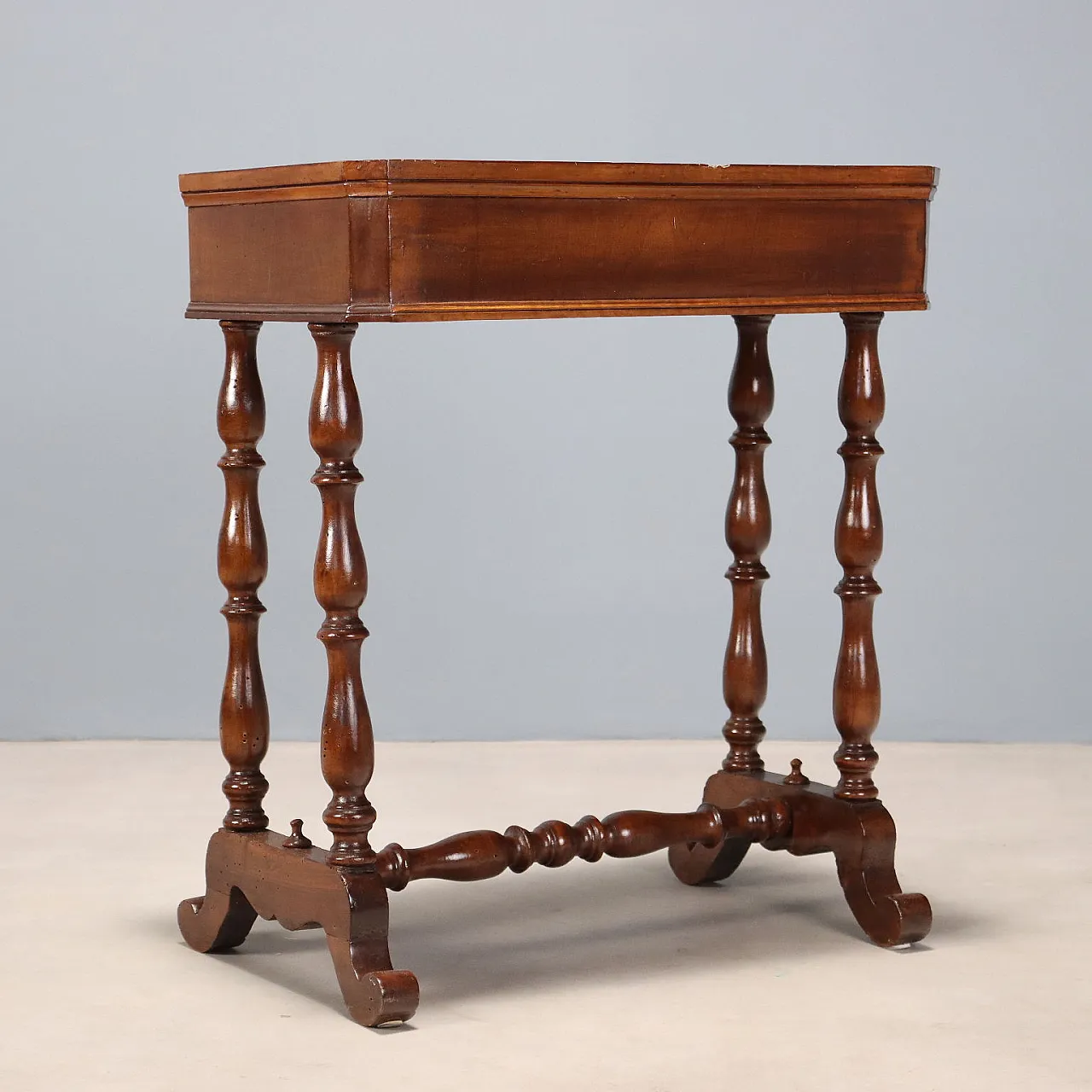 Walnut work table, 19th century 9