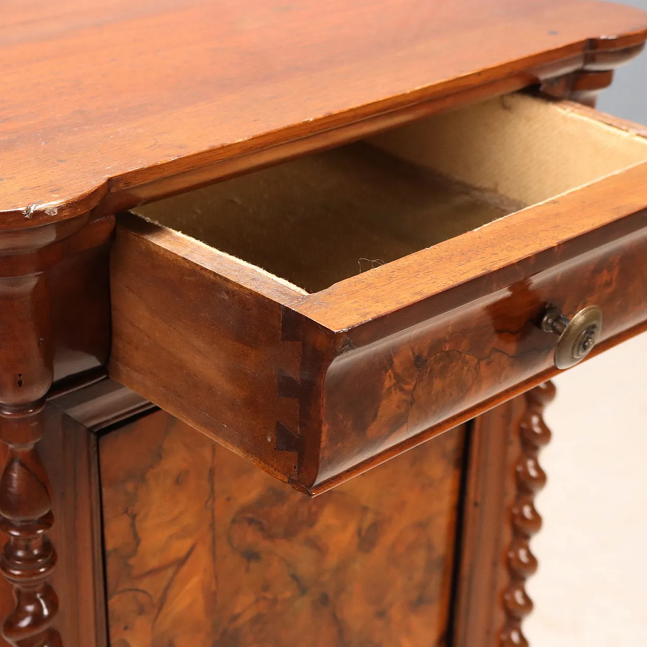 Louis Philippe bedside table in walnut and walnut root, 19th century 6