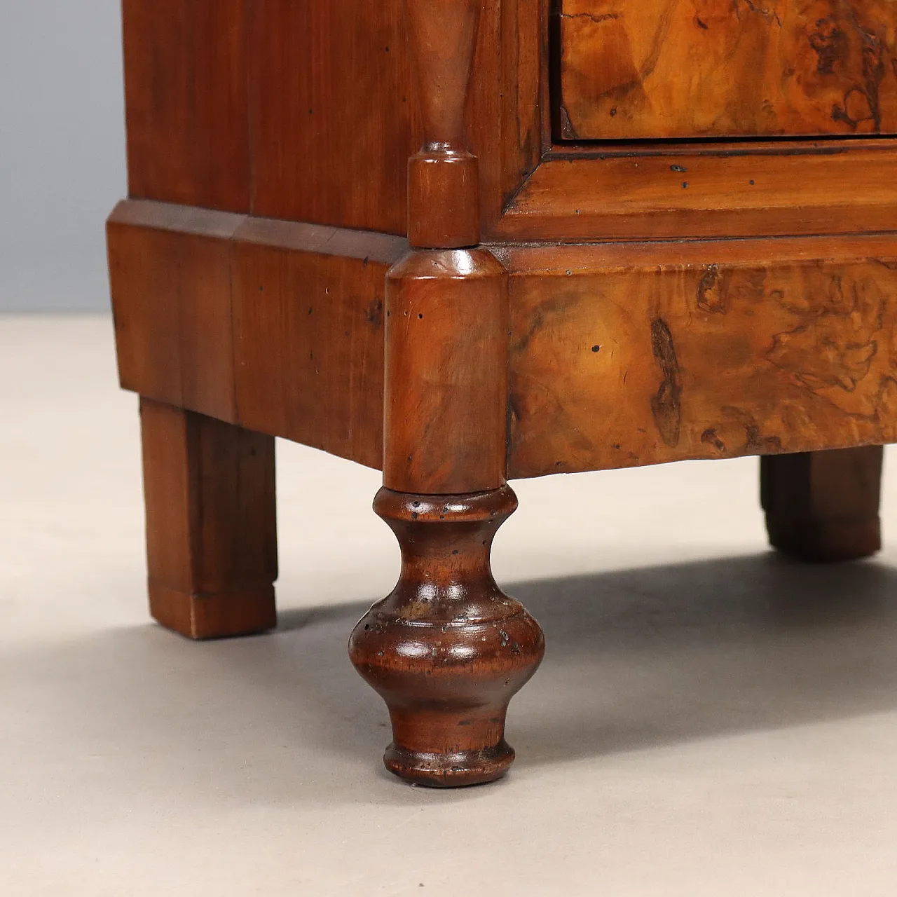 Louis Philippe bedside table in walnut and walnut root, 19th century 7