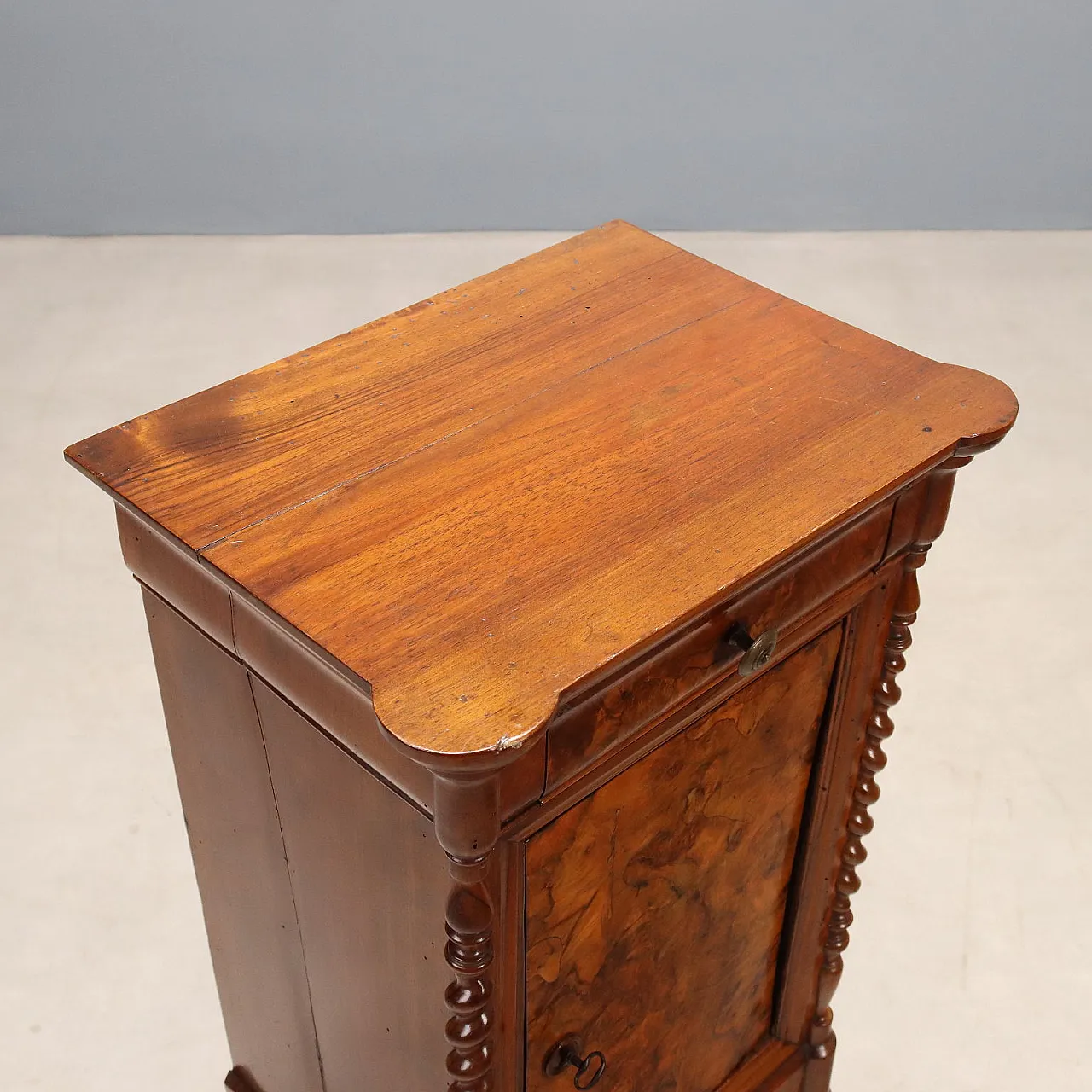 Louis Philippe bedside table in walnut and walnut root, 19th century 8