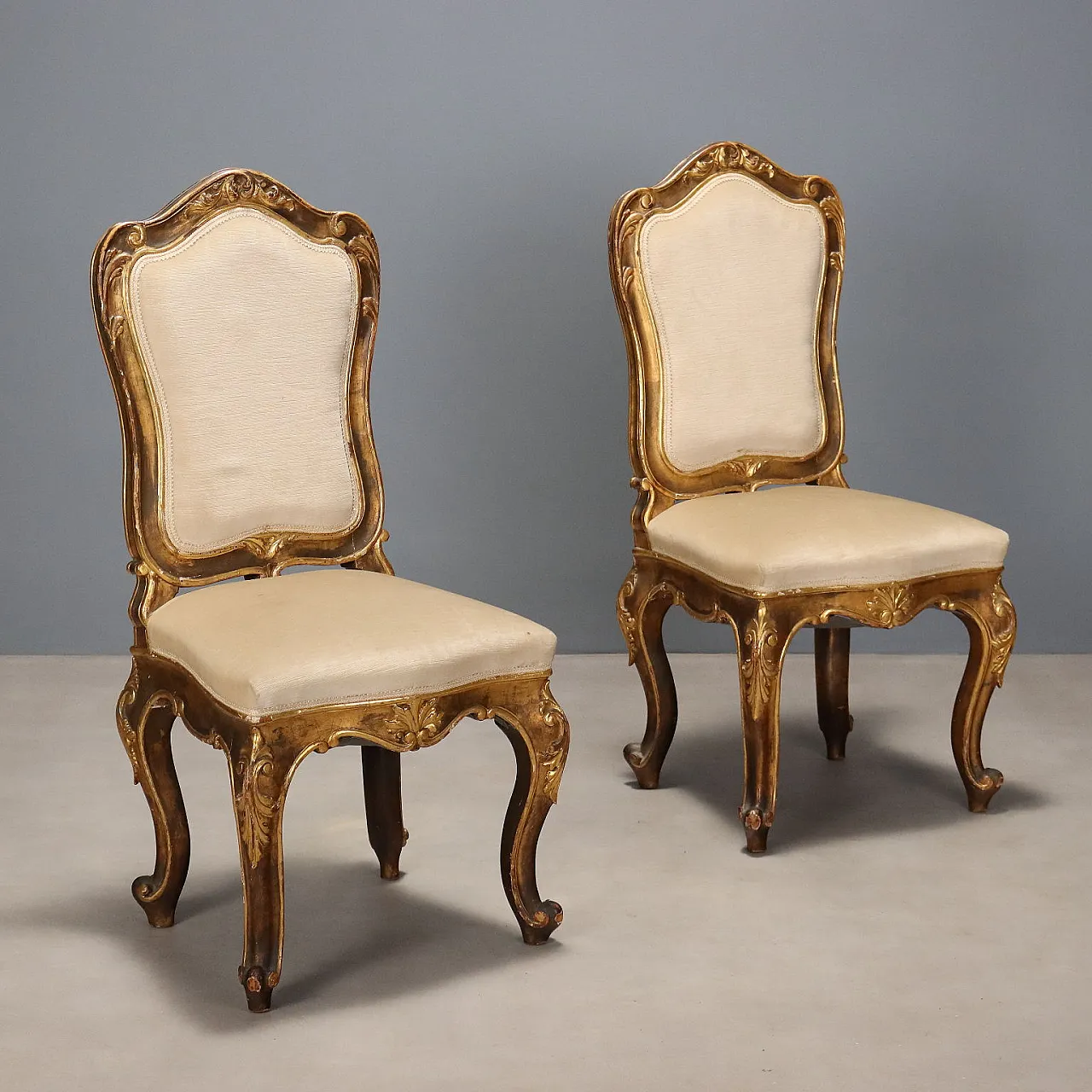 Pair of Eclectic chairs in carved and gilded wood, 19th century 1