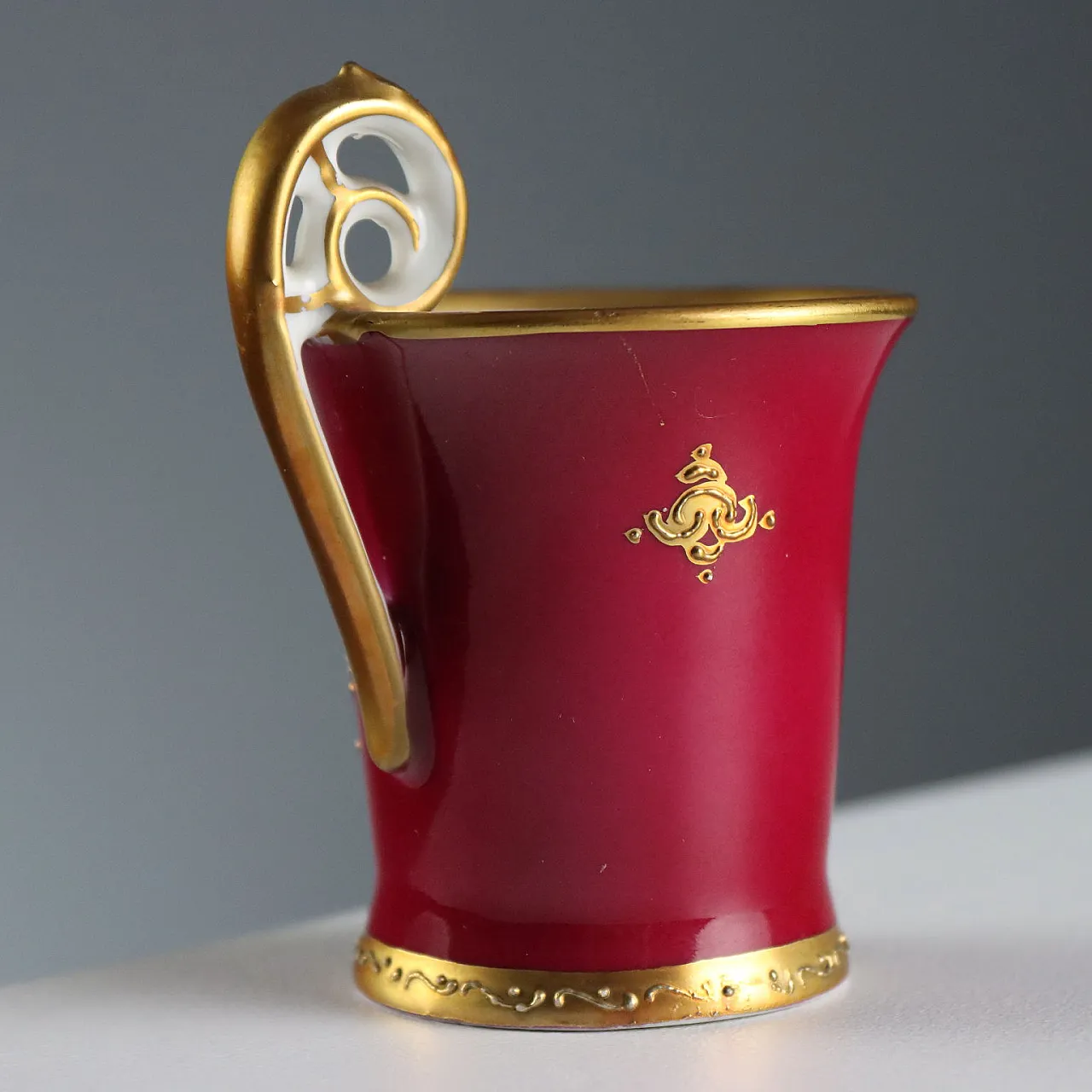 6 Porcelain cups made in Limoges, 20th century 6