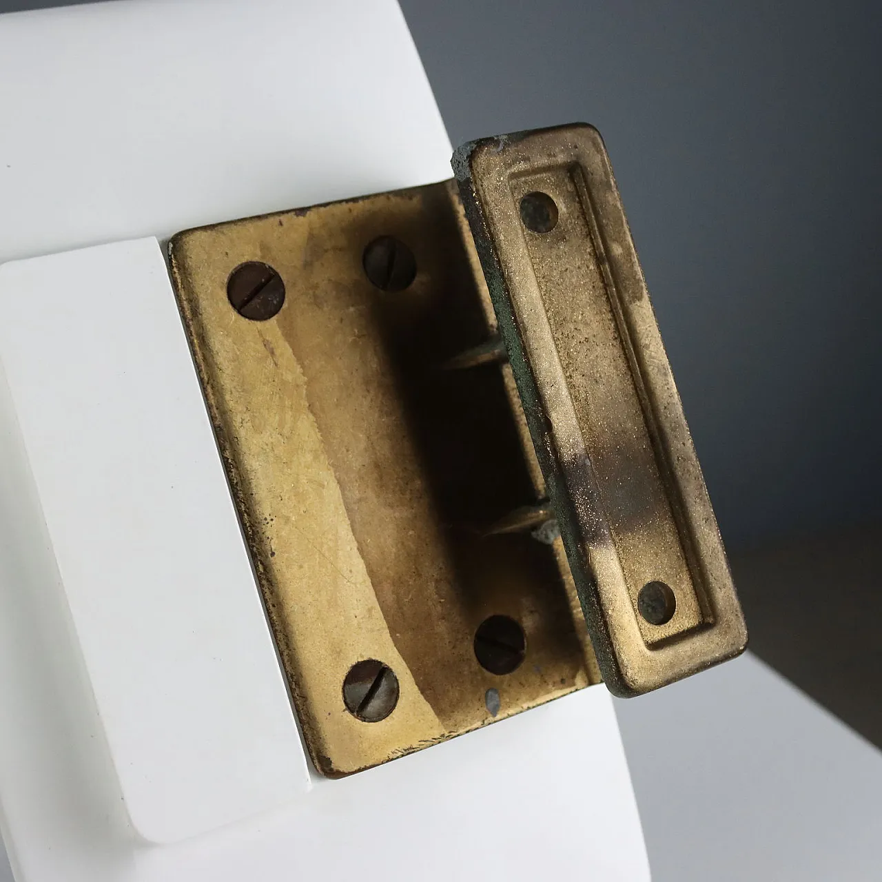 Coppia di maniglie in plastica e ottone, '900 7