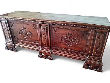 Renaissance chest in carved walnut, 17th century