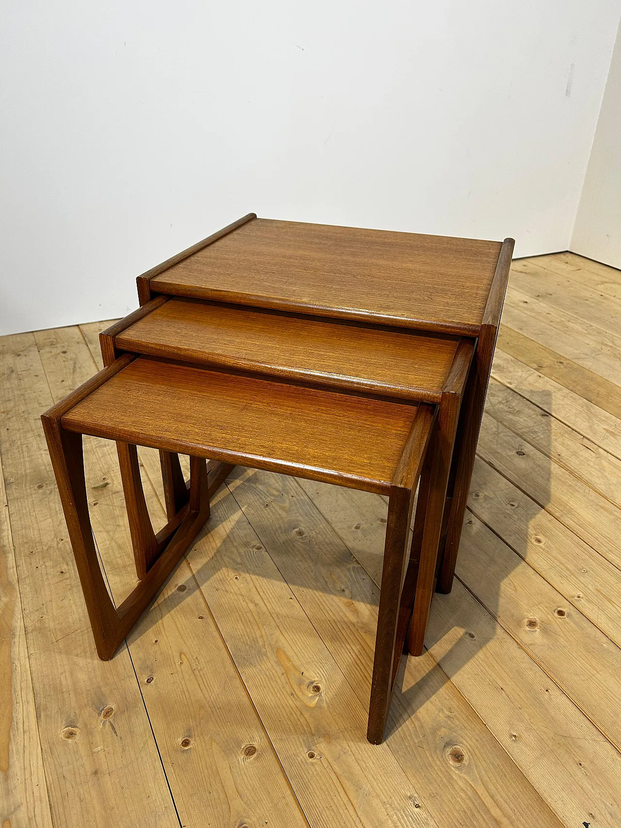 Tavolini nesting Quadrille di G Plan in teak, anni ’60 2