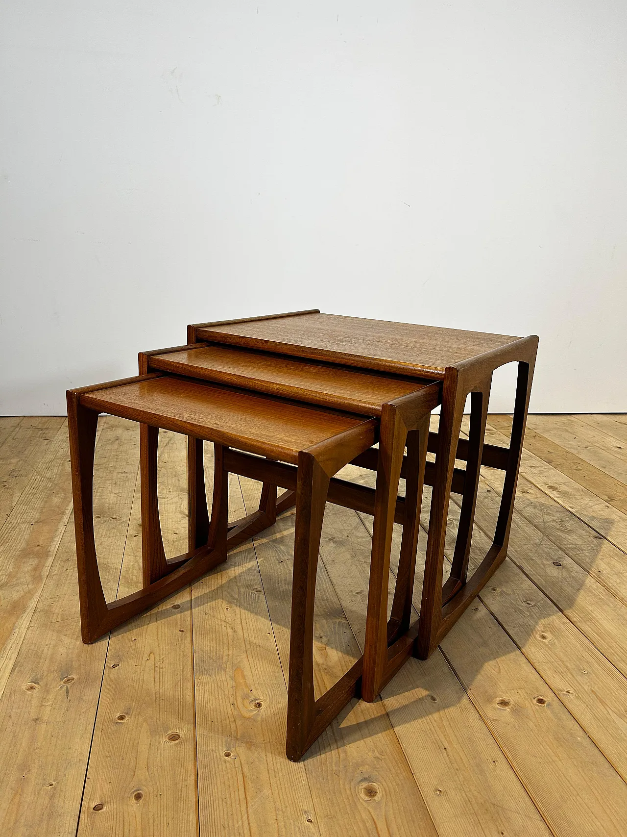 Tavolini nesting Quadrille di G Plan in teak, anni ’60 3