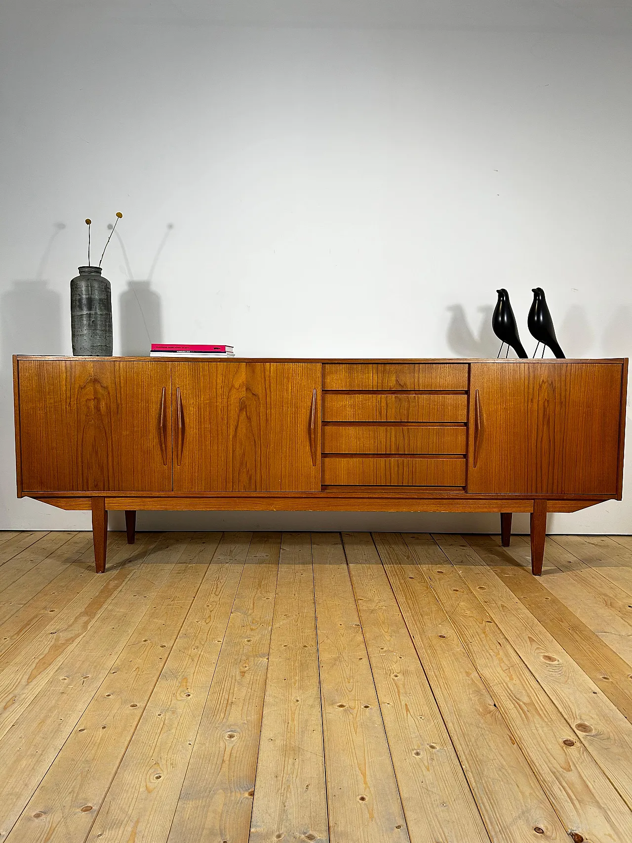 Sideboard danese in teak con ante scorrevoli e cassetti, anni ’60 3