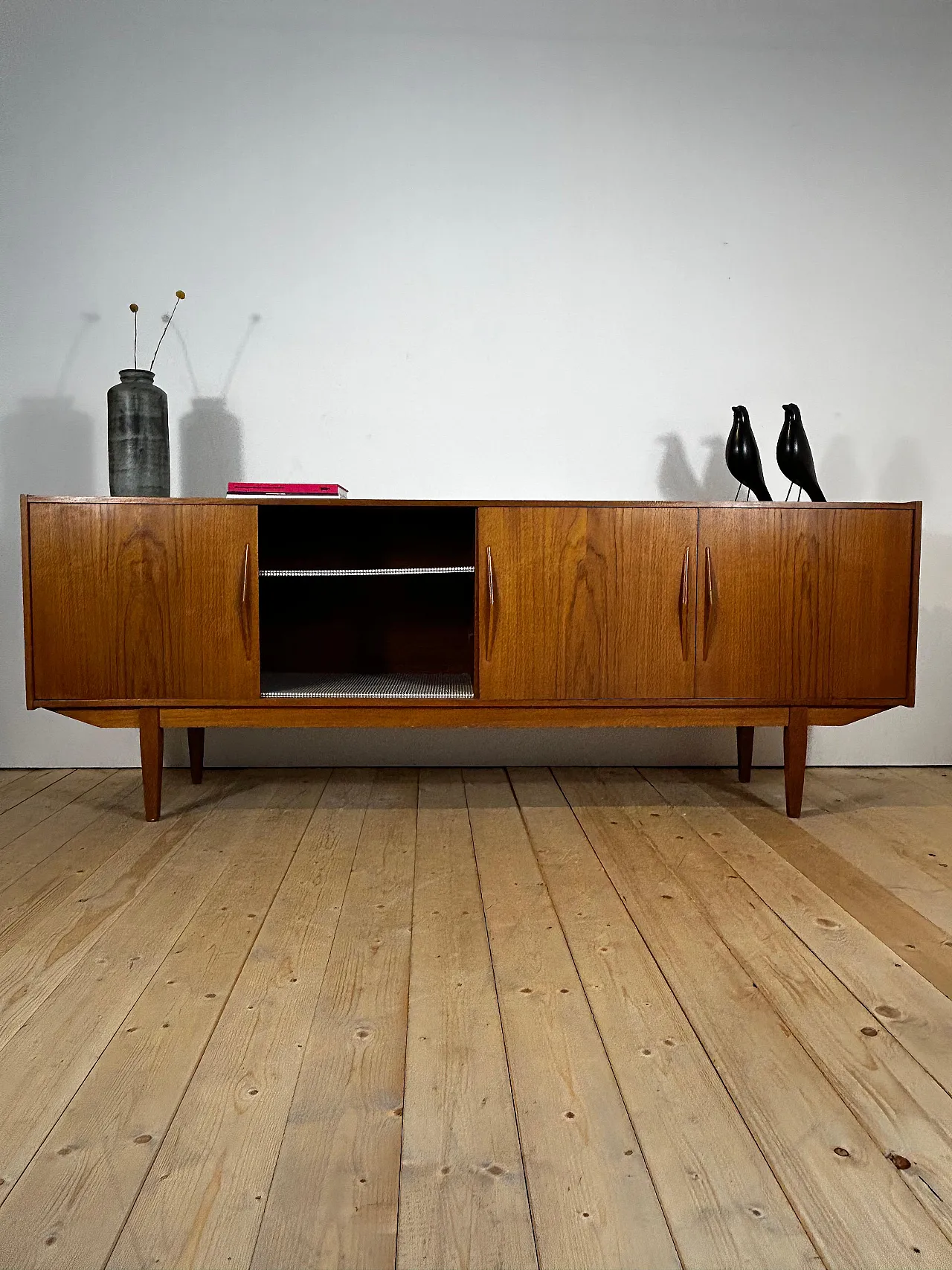Sideboard danese in teak con ante scorrevoli e cassetti, anni ’60 4