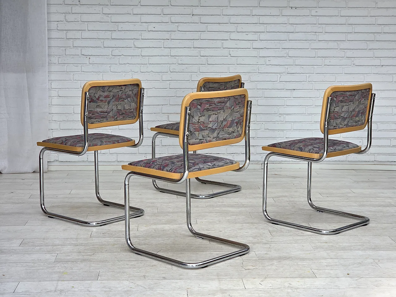 Anni '70, set di 4 sedie da pranzo italiane in stile Bauhaus. 2