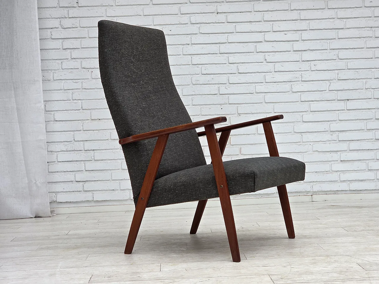 Poltrona con schienale alto, tessuto per mobili e teak, anni '70 1