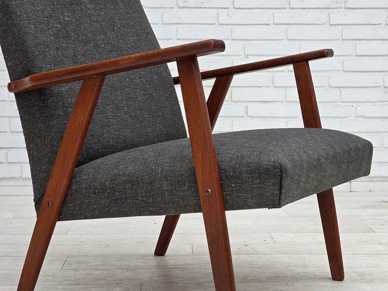 Poltrona con schienale alto, tessuto per mobili e teak, anni '70 3