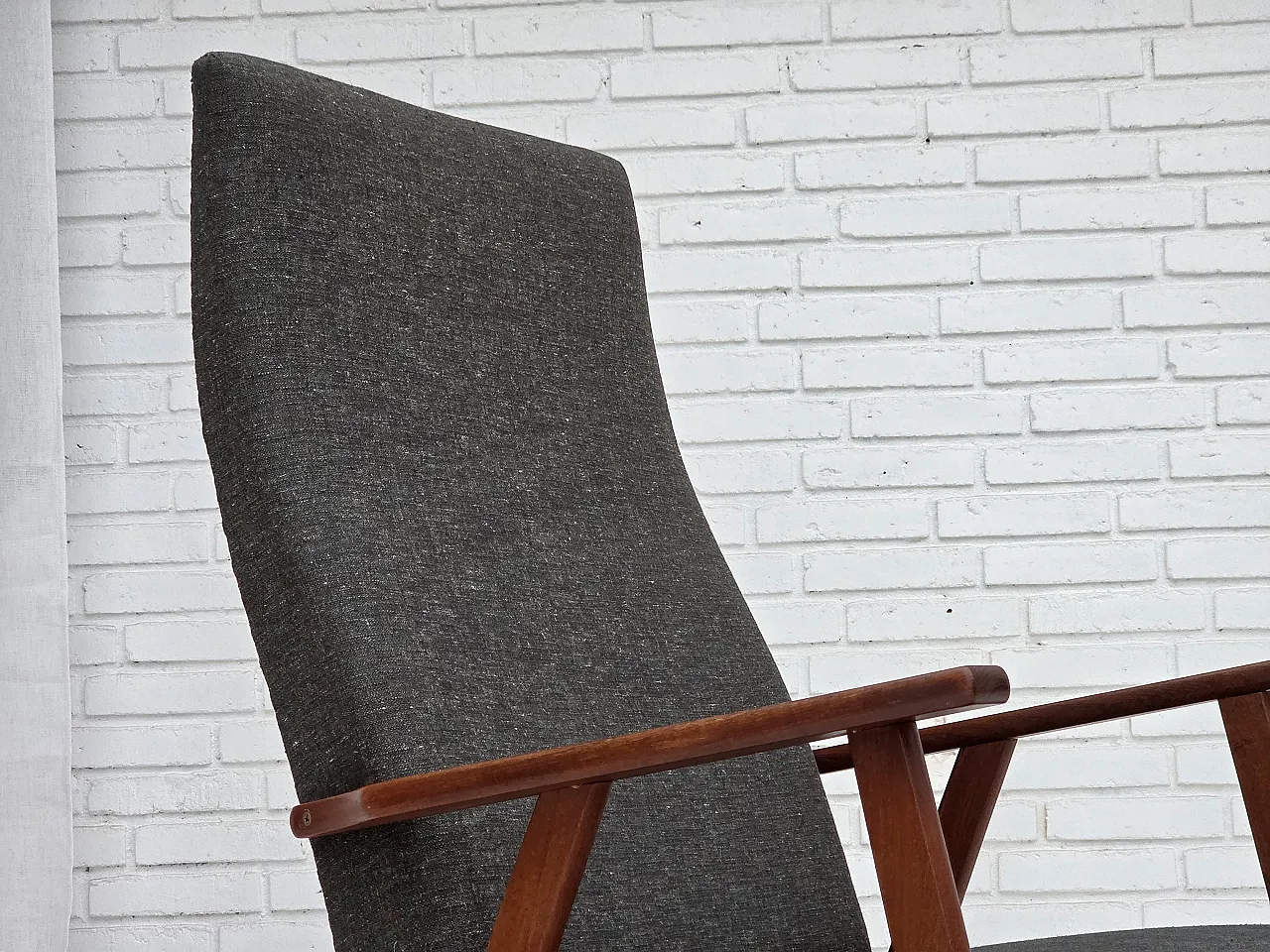 Poltrona con schienale alto, tessuto per mobili e teak, anni '70 4