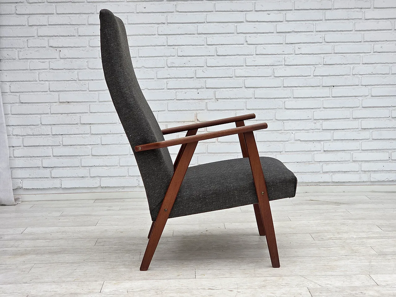 Poltrona con schienale alto, tessuto per mobili e teak, anni '70 8
