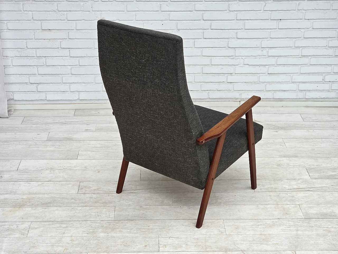 Poltrona con schienale alto, tessuto per mobili e teak, anni '70 9