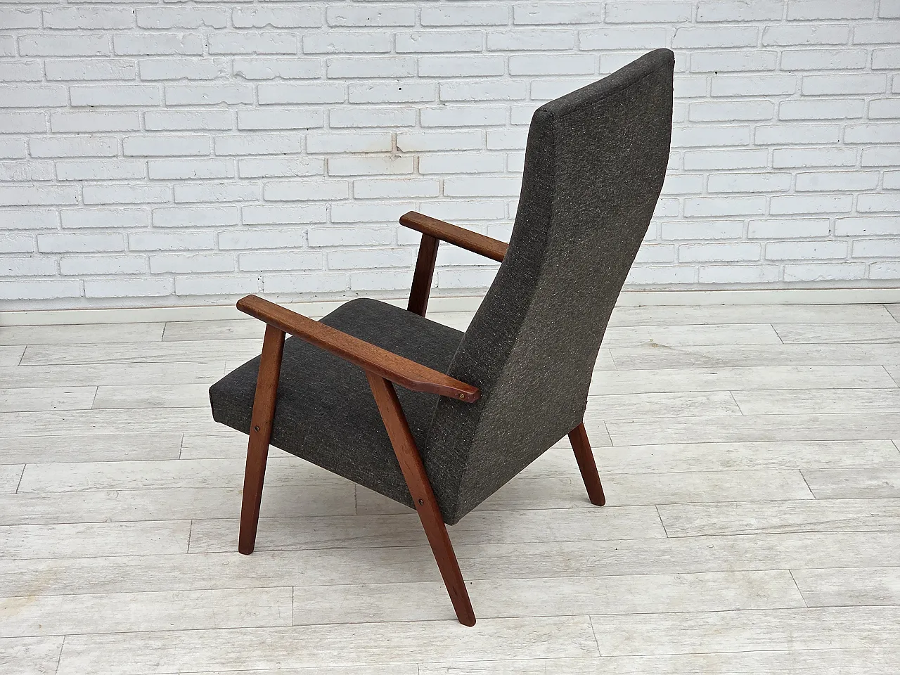 Poltrona con schienale alto, tessuto per mobili e teak, anni '70 11