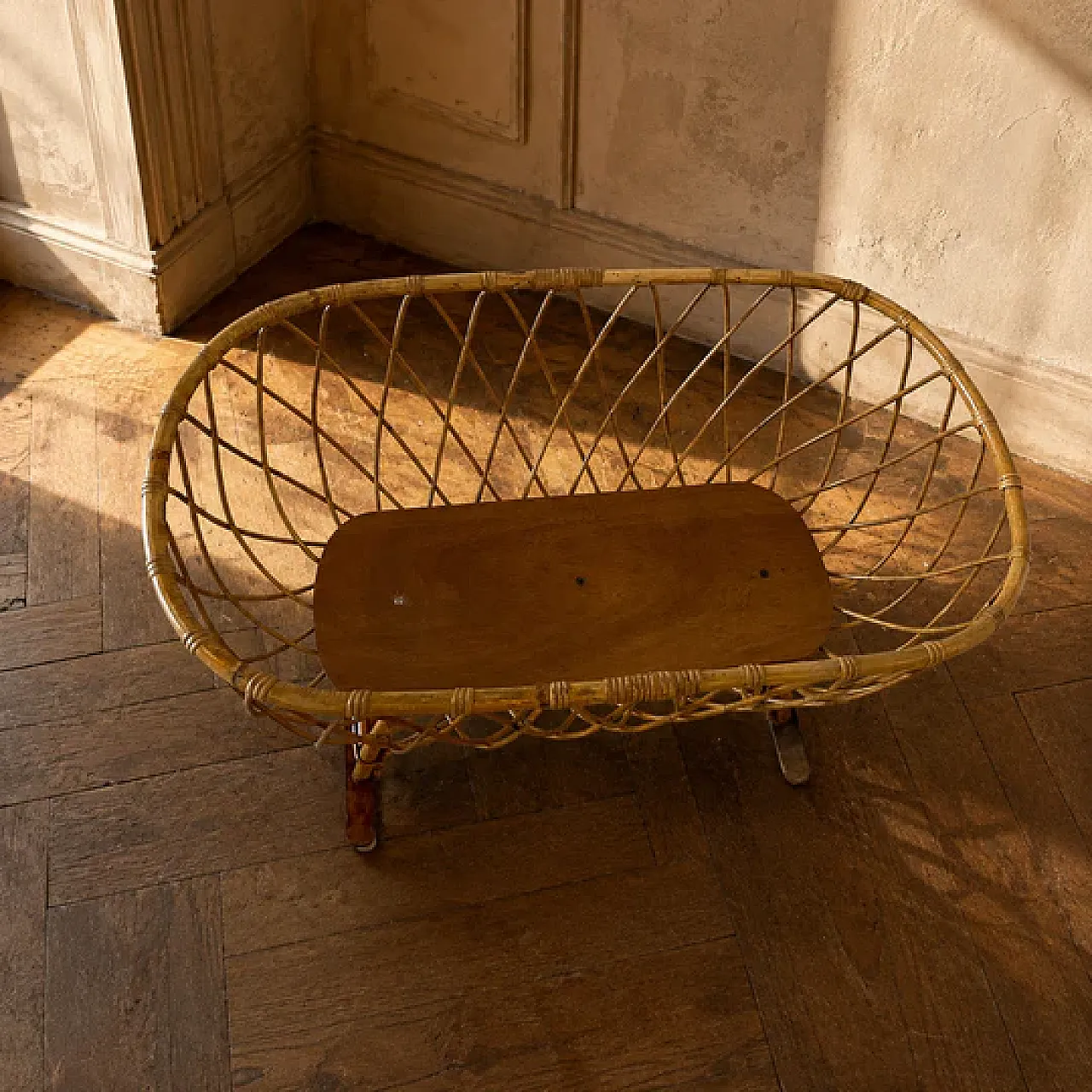 Culla per bambini in vimini di rattan su supporto, anni '70 2