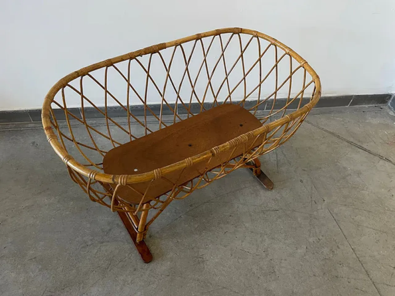 Culla per bambini in vimini di rattan su supporto, anni '70 4