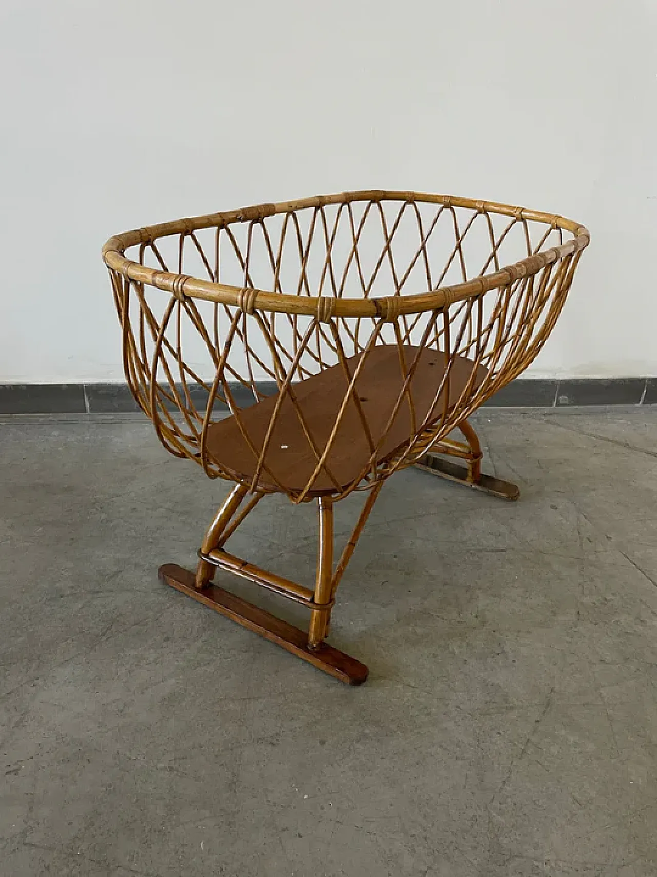 Culla per bambini in vimini di rattan su supporto, anni '70 7