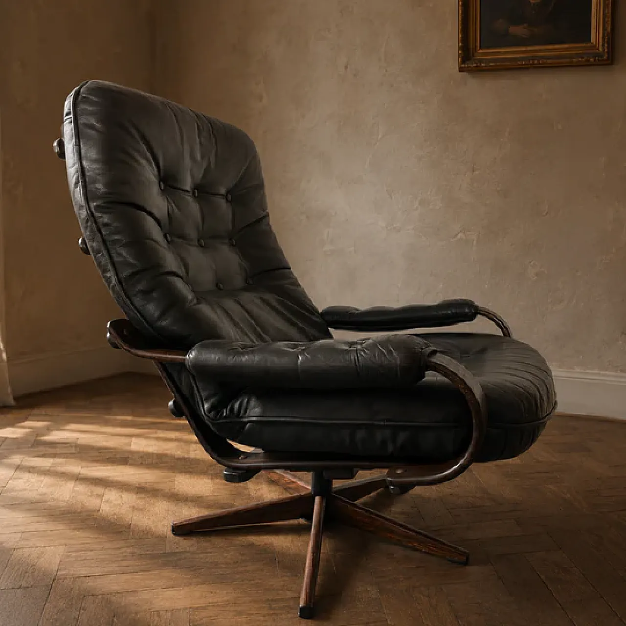 Sedia girevole in pelle nera con struttura in legno curvato, anni '70 2