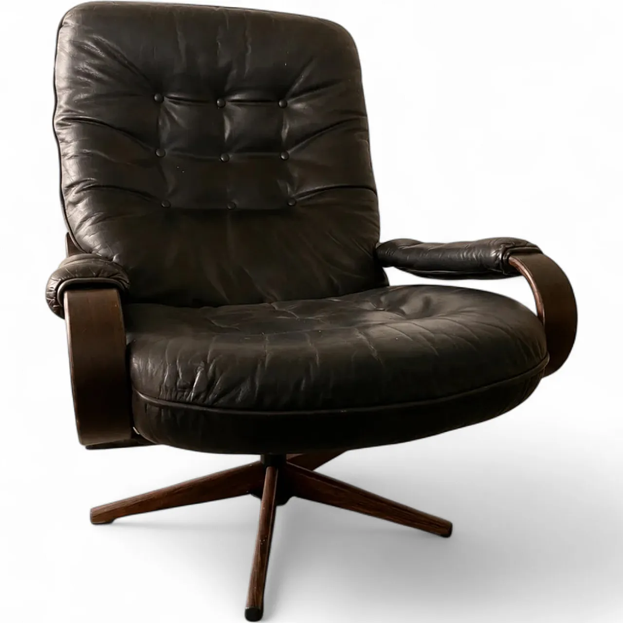 Sedia girevole in pelle nera con struttura in legno curvato, anni '70 10