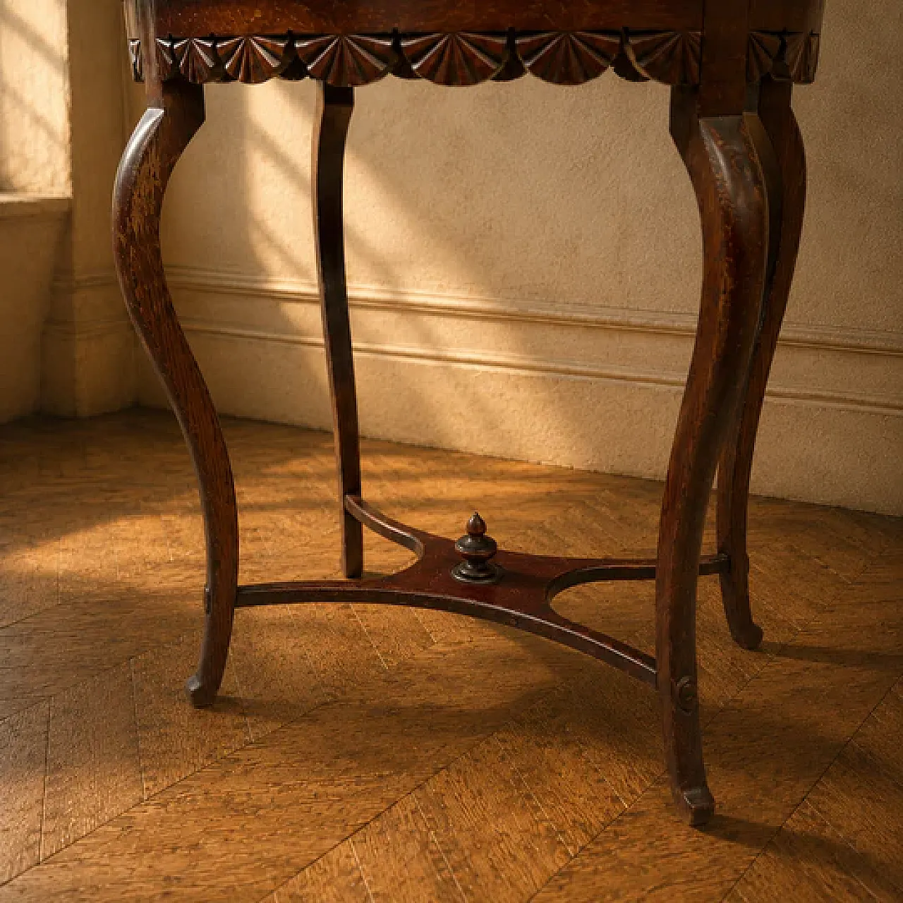 Tavolino in legno massello Liberty, inizio '900 2