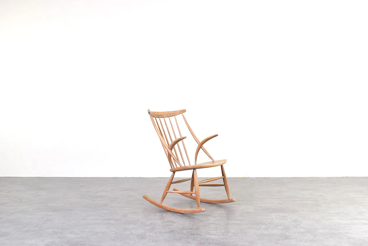 Sedia a dondolo Mid-Century di Illum Wikkelsø per Niels Eilersen, 1950 1