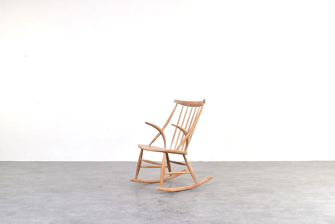 Sedia a dondolo Mid-Century di Illum Wikkelsø per Niels Eilersen, 1950 2