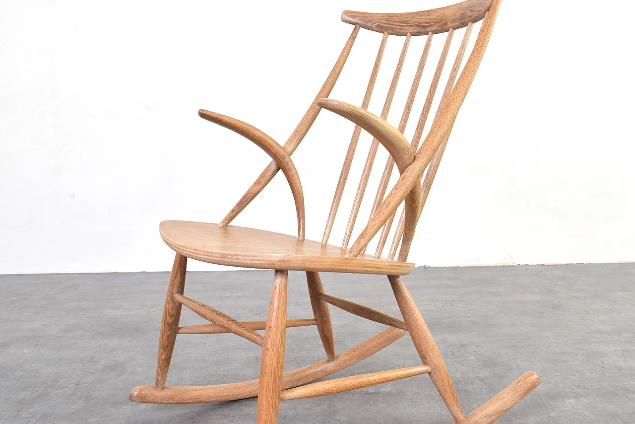 Sedia a dondolo Mid-Century di Illum Wikkelsø per Niels Eilersen, 1950 8