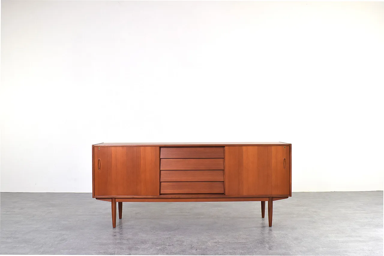 Credenza scandinava in teak di Nils Jonsson per P.S. Heggen 1