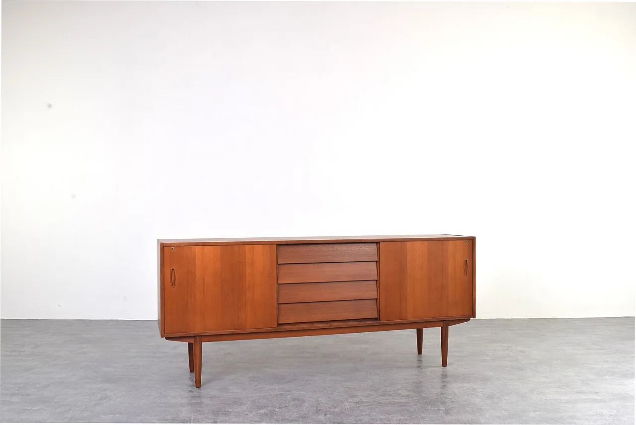 Credenza scandinava in teak di Nils Jonsson per P.S. Heggen 4