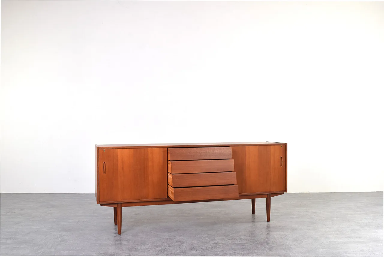 Credenza scandinava in teak di Nils Jonsson per P.S. Heggen 6