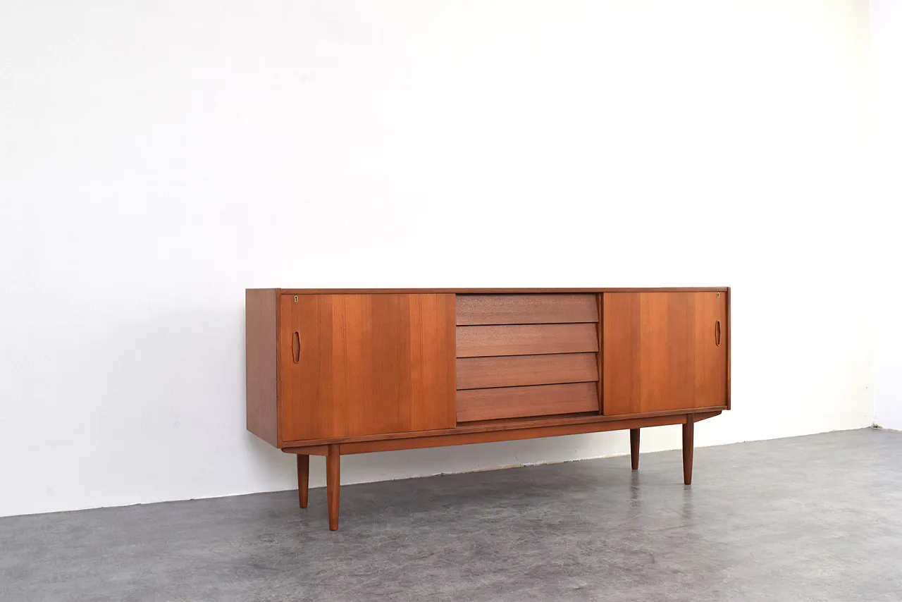 Credenza scandinava in teak di Nils Jonsson per P.S. Heggen 9