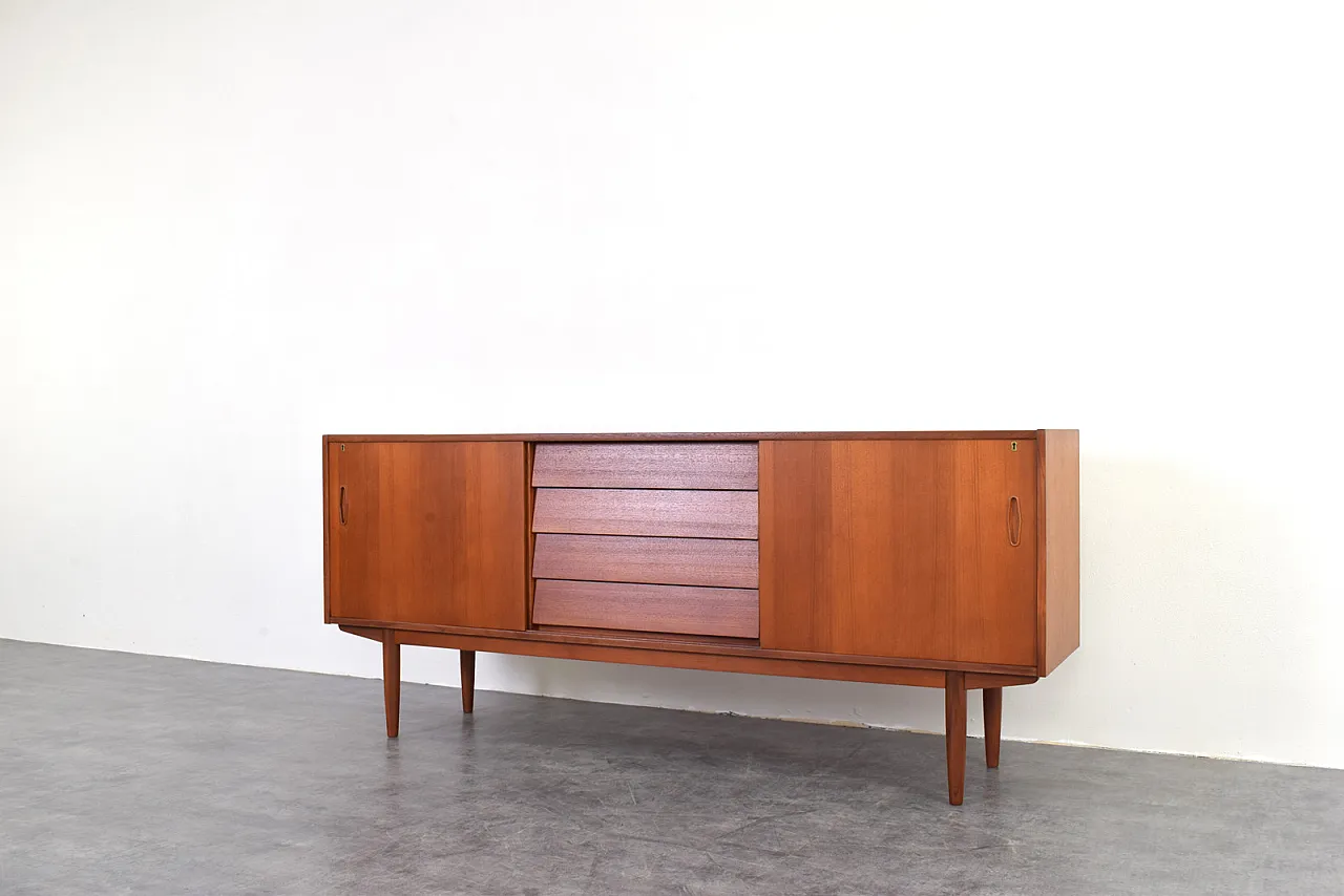 Credenza scandinava in teak di Nils Jonsson per P.S. Heggen 10