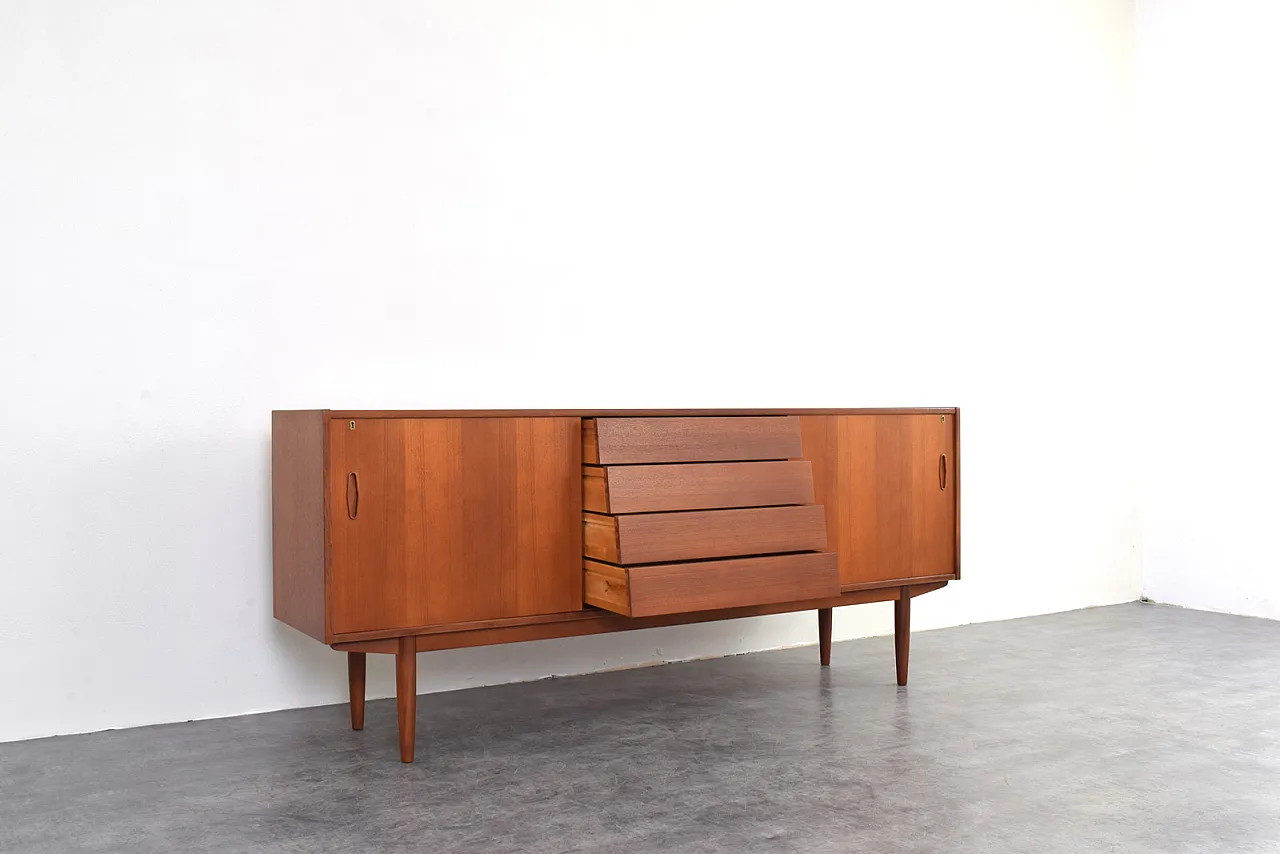 Credenza scandinava in teak di Nils Jonsson per P.S. Heggen 11