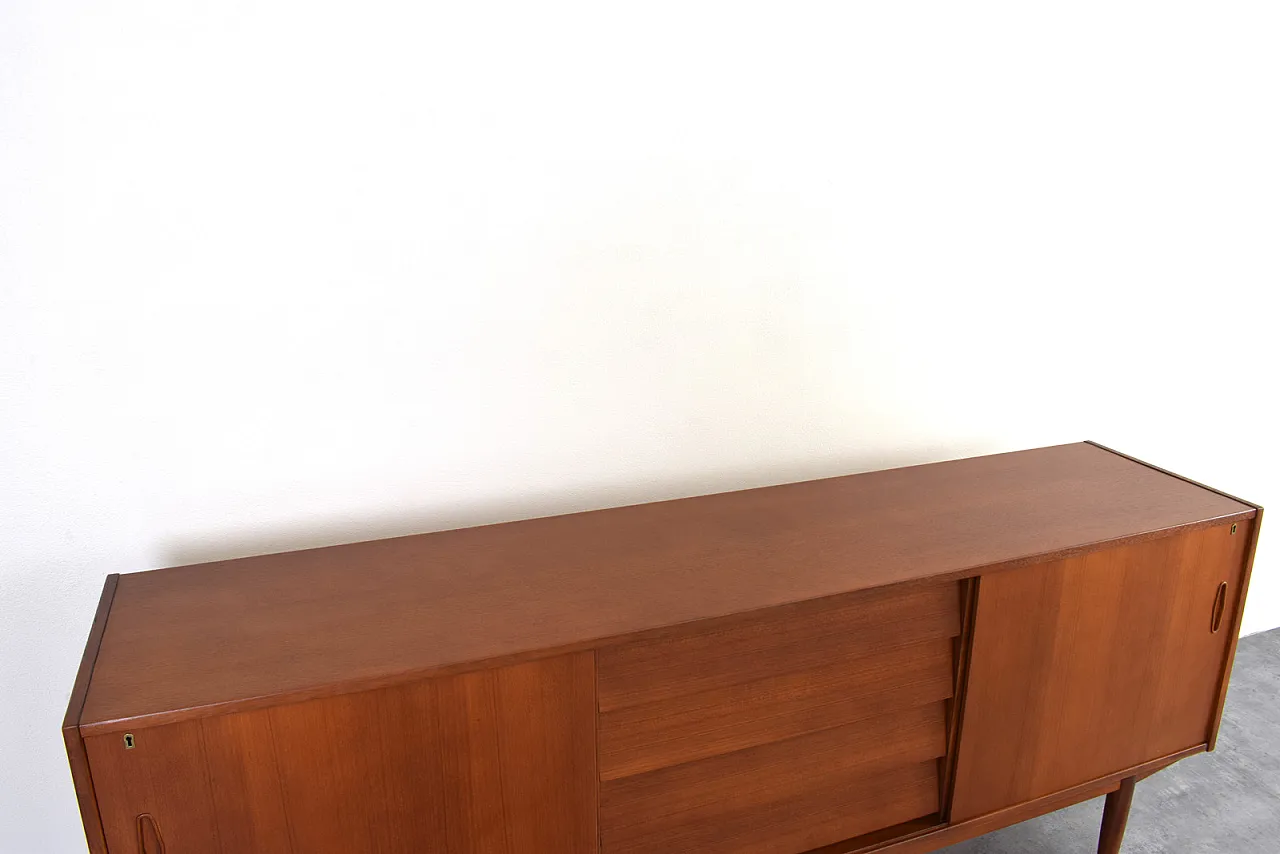 Credenza scandinava in teak di Nils Jonsson per P.S. Heggen 15
