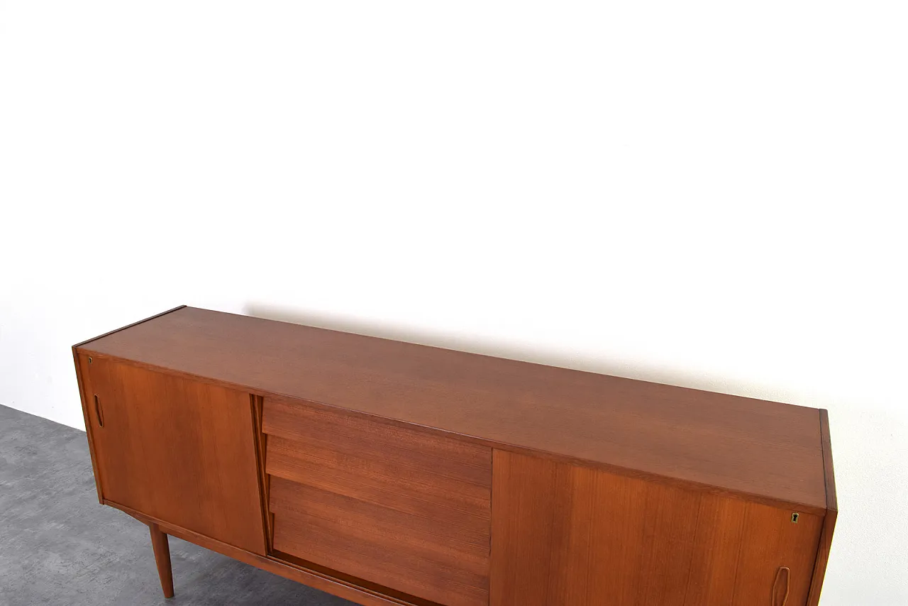 Credenza scandinava in teak di Nils Jonsson per P.S. Heggen 16