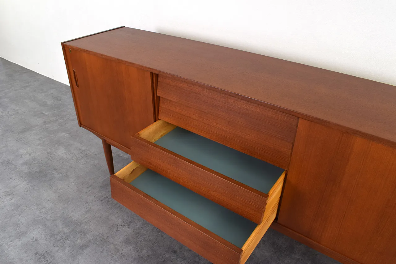 Credenza scandinava in teak di Nils Jonsson per P.S. Heggen 18