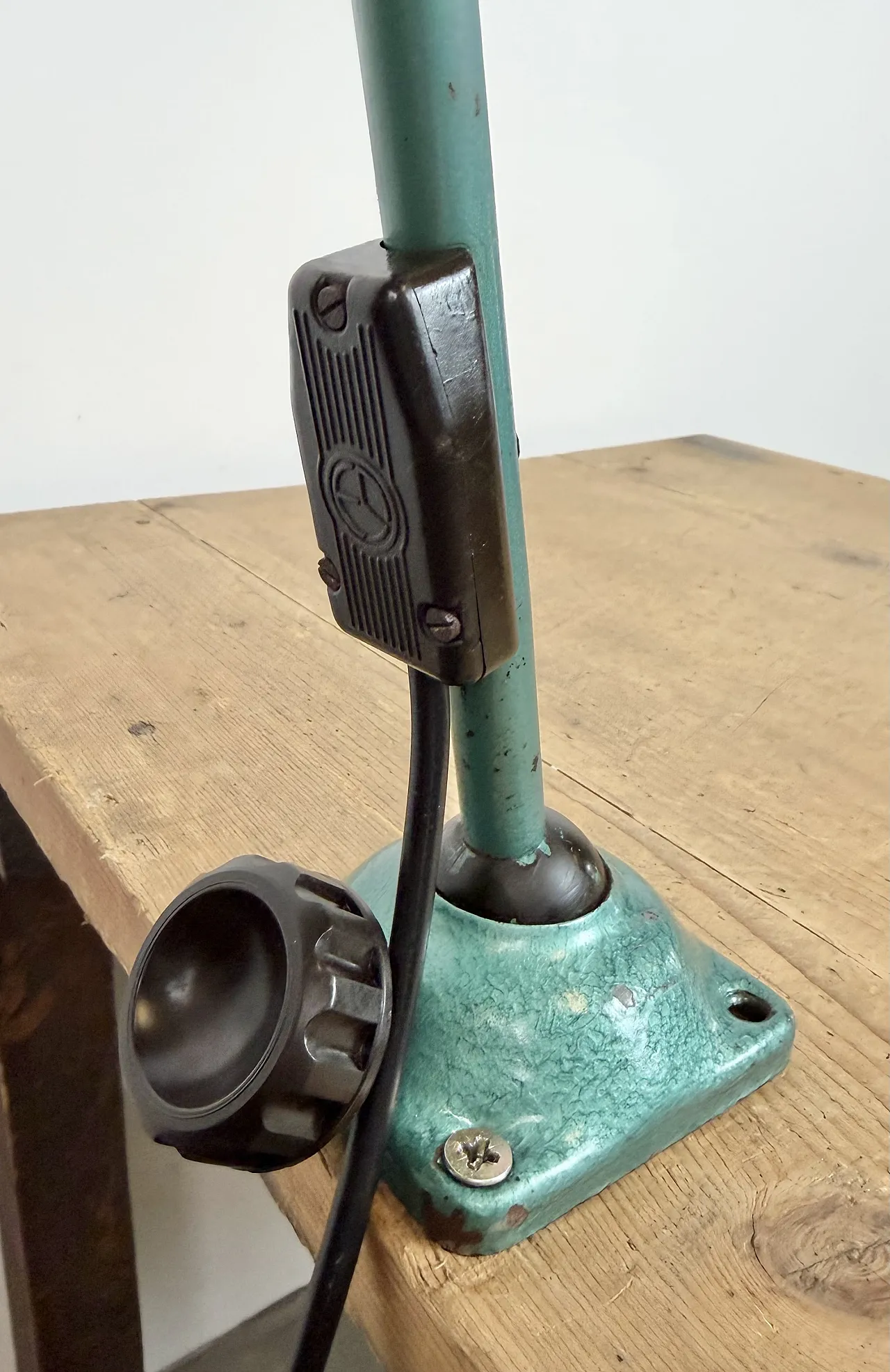 Large Green Industrial Workshop Table Lamp, 1960s 15