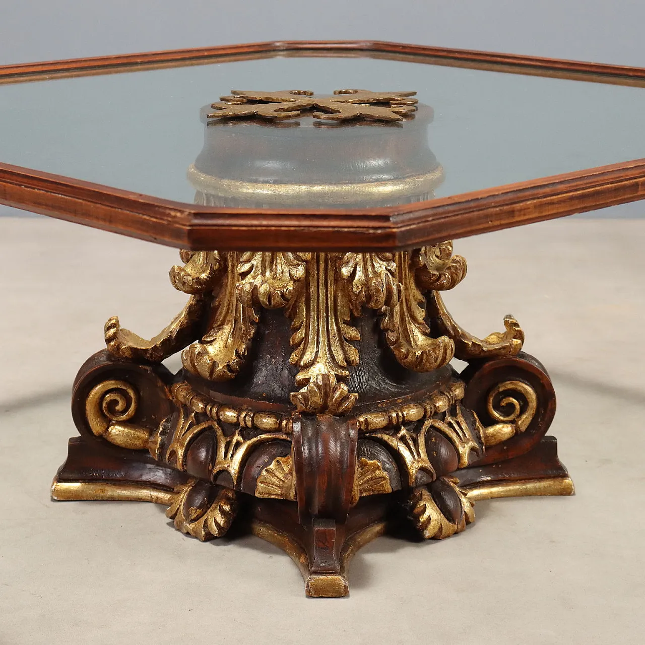 Center table in carved wood and with glass top, 20th century 3