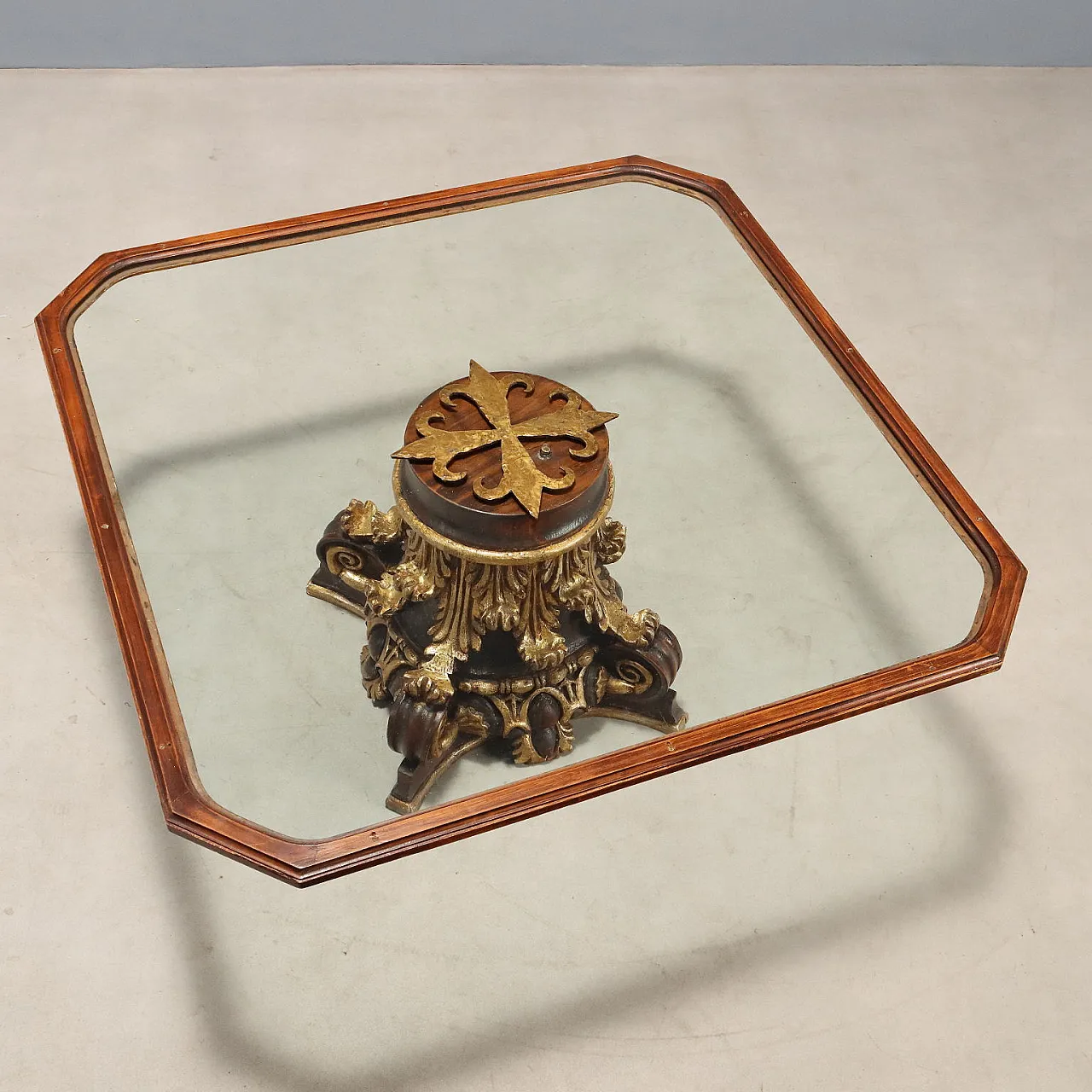 Center table in carved wood and with glass top, 20th century 5