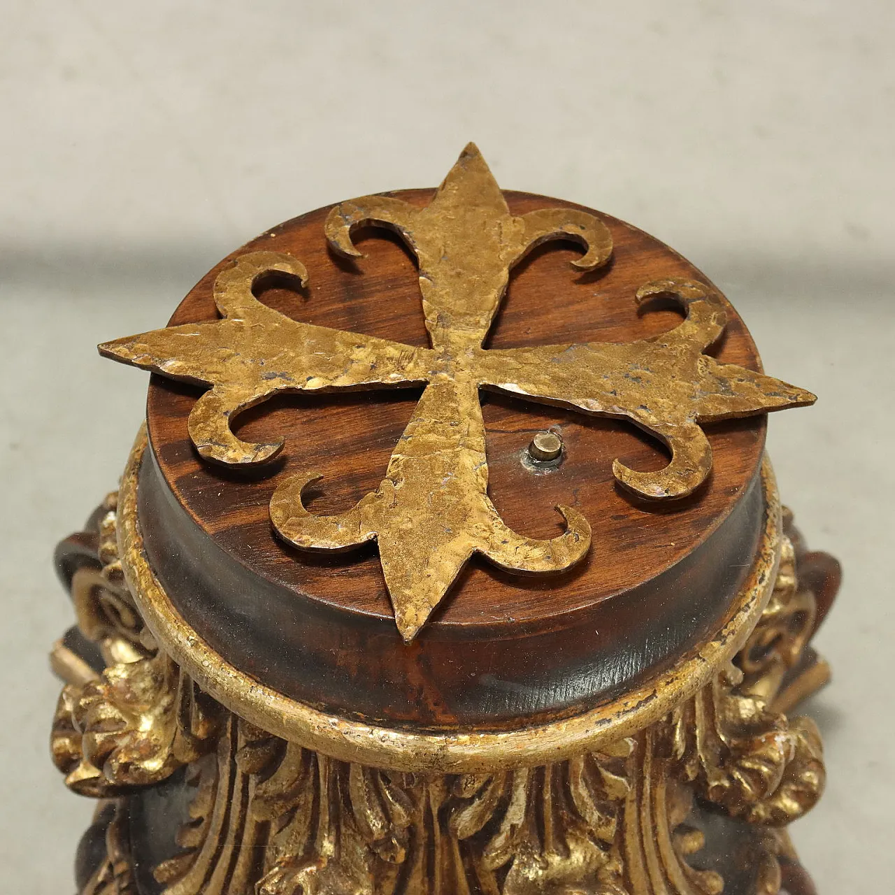 Center table in carved wood and with glass top, 20th century 6