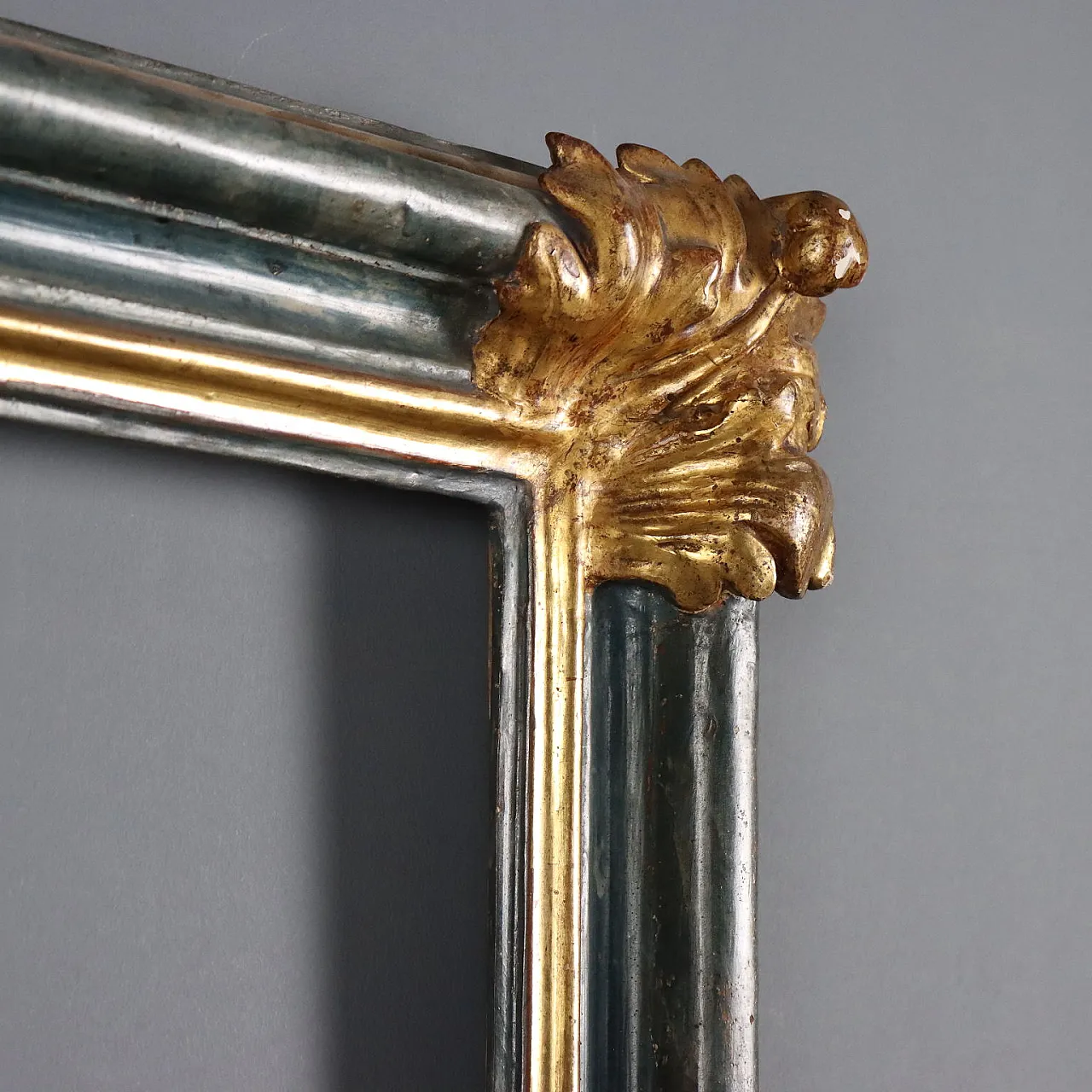 Baroque painted and gilded frame, 18th century 4