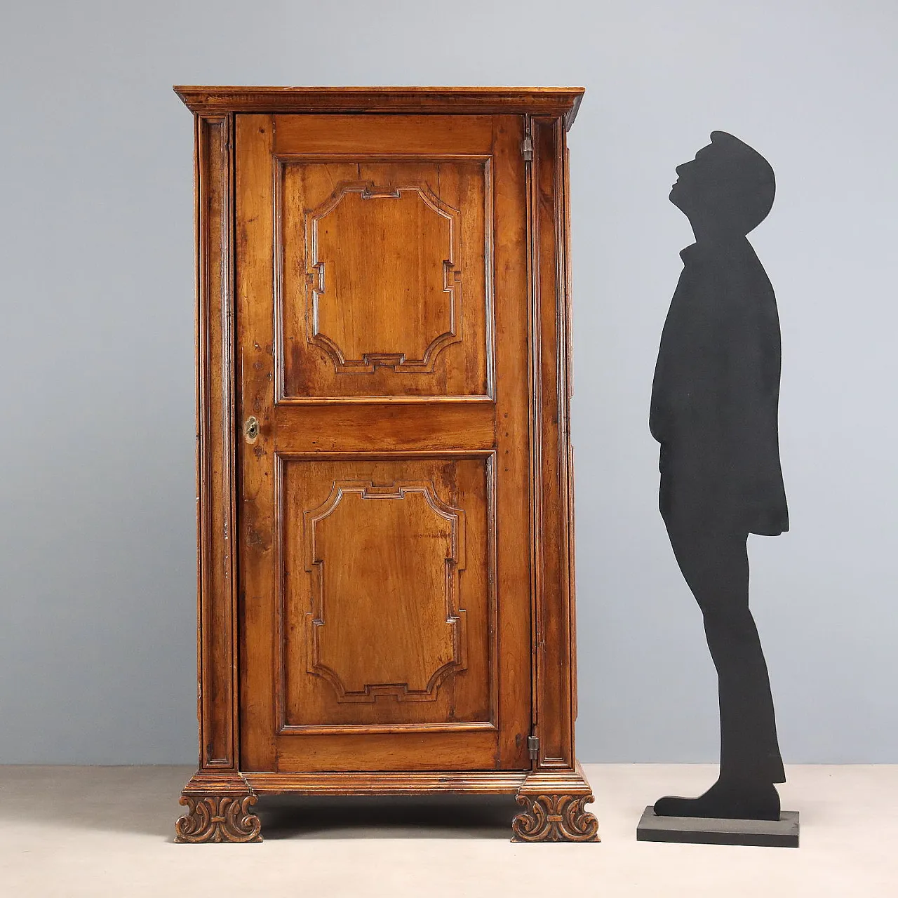 Walnut wardrobe, 20th century 2