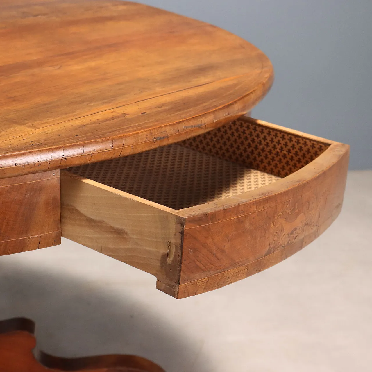 Walnut table, 19th century 4